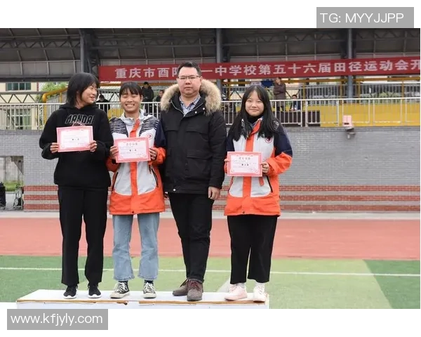 冠军赛特别报道:重庆羽毛球队拼搏历程与荣耀时刻的全景回顾 冠军赛特别报道:重庆羽毛球队拼搏历程与荣耀时刻的全景回顾