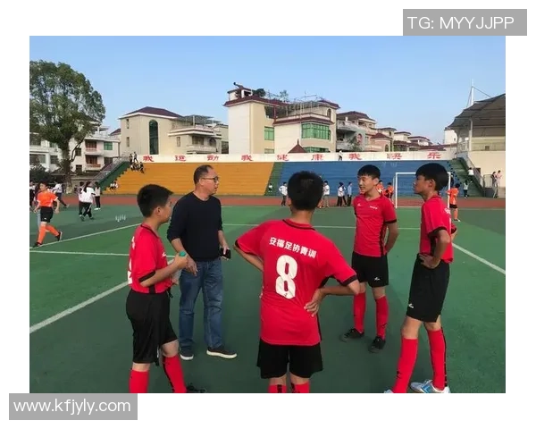 石室中学足球队奋勇拼搏展现青春风采助力校园体育文化发展