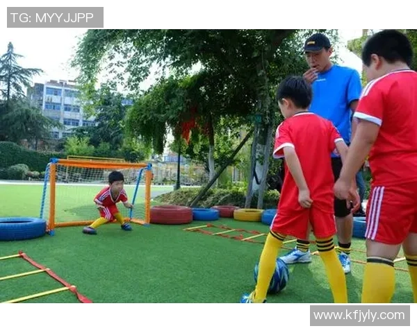 足球课堂趣味游戏大揭秘让孩子们在快乐中学习技巧与团队合作